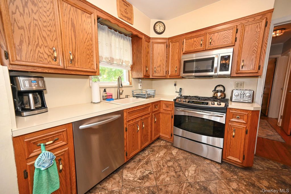 7601 58th Road, Middle Village, NY 11379 — photo 3