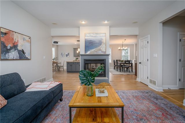 100 Summerlawn Dr, Bell Acres, PA 15143