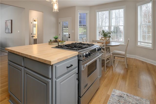 100 Summerlawn Dr, Bell Acres, PA 15143