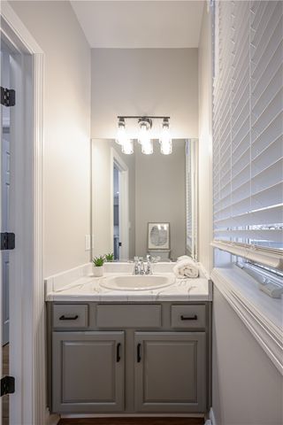 100 Summerlawn Dr, Bell Acres, PA 15143