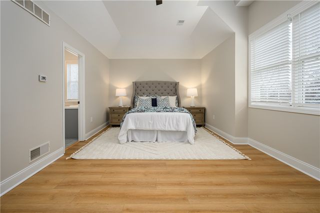 100 Summerlawn Dr, Bell Acres, PA 15143