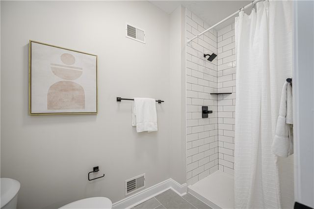 100 Summerlawn Dr, Bell Acres, PA 15143