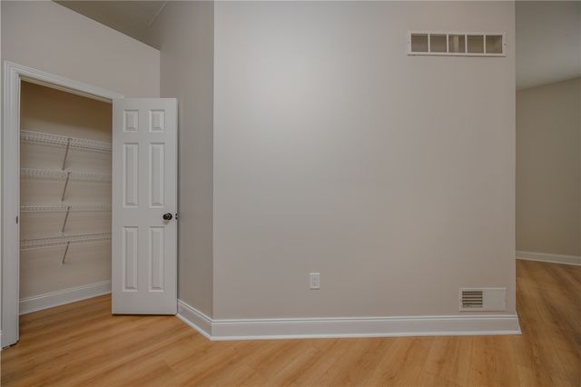 100 Summerlawn Dr, Bell Acres, PA 15143