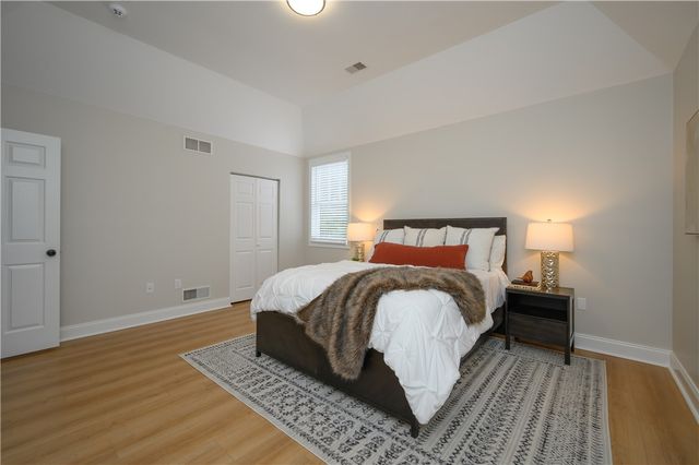 100 Summerlawn Dr, Bell Acres, PA 15143