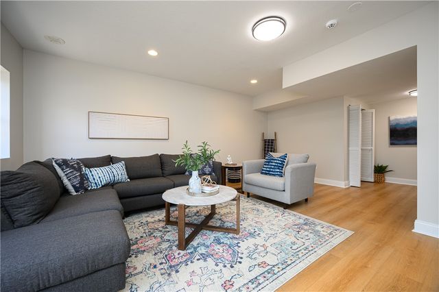 100 Summerlawn Dr, Bell Acres, PA 15143