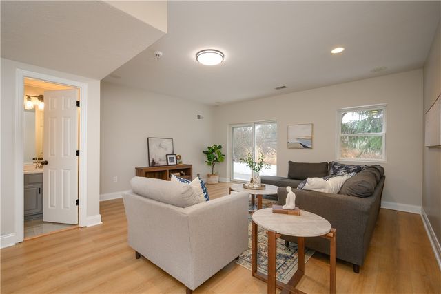 100 Summerlawn Dr, Bell Acres, PA 15143