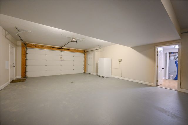 100 Summerlawn Dr, Bell Acres, PA 15143