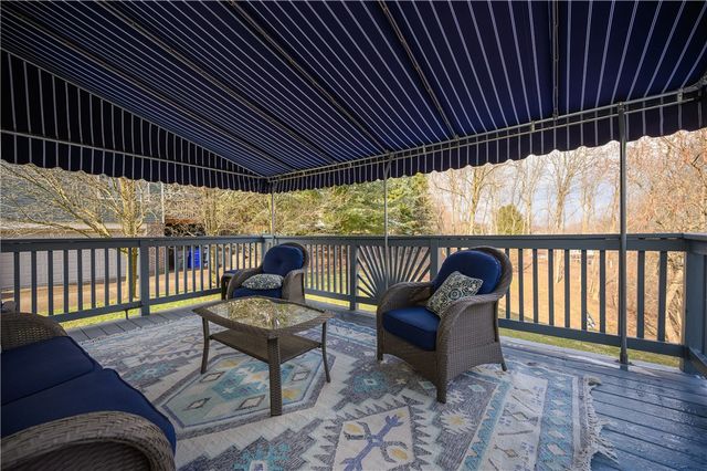 100 Summerlawn Dr, Bell Acres, PA 15143