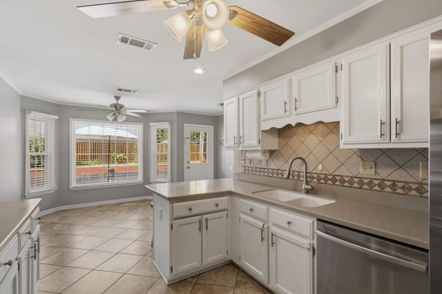 7574 DEXTER HILLS DR, Memphis, TN 38016
