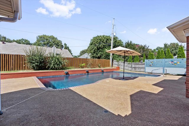 7574 DEXTER HILLS DR, Memphis, TN 38016