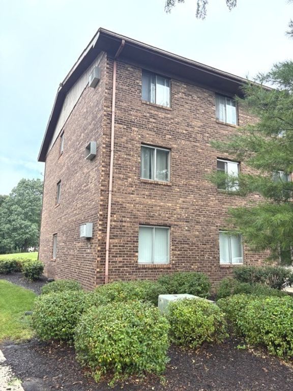2556 Waterbury Drive 1906, Woodridge, IL 60517 — exterior