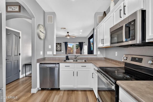 16977 W MANCHESTER Drive, Surprise, AZ 85374