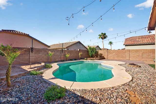 16977 W MANCHESTER Drive, Surprise, AZ 85374