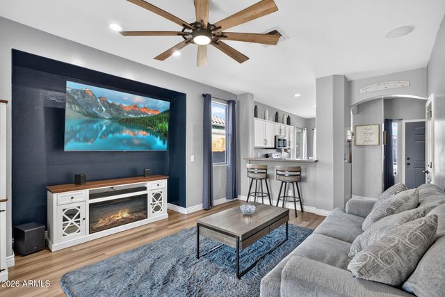 16977 W MANCHESTER Drive, Surprise, AZ 85374
