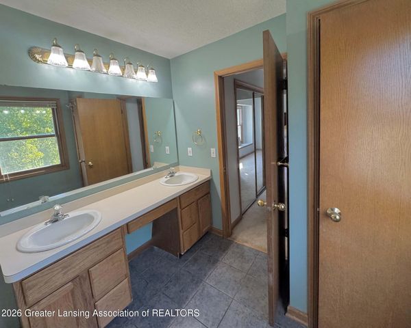 2721 Hydra Drive, Lansing, MI 48911