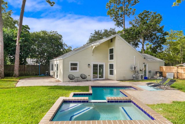522 Goldenwood Way, Wellington, FL 33414