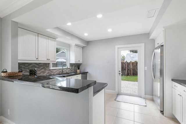 522 Goldenwood Way, Wellington, FL 33414