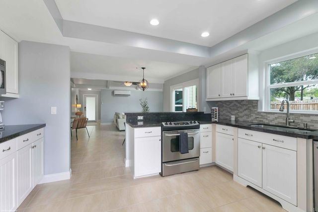 522 Goldenwood Way, Wellington, FL 33414