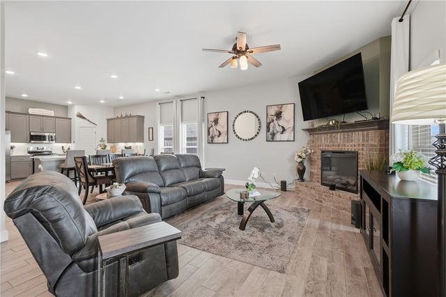 2408 England Lane, Pea Ridge, AR 72751