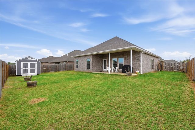 2408 England Lane, Pea Ridge, AR 72751