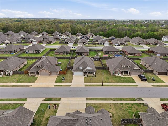 2408 England Lane, Pea Ridge, AR 72751