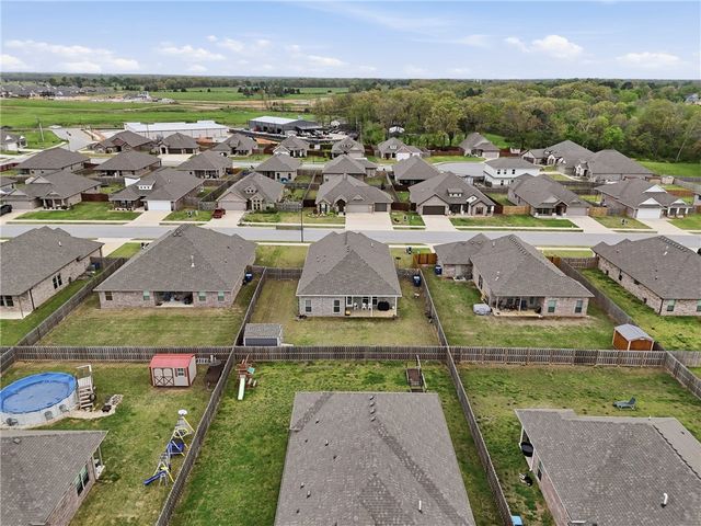 2408 England Lane, Pea Ridge, AR 72751