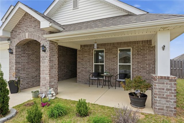 2408 England Lane, Pea Ridge, AR 72751
