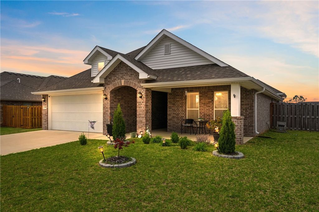 2408 England Lane, Pea Ridge, AR 72751