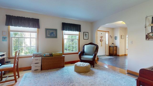 12 Gordon Ln, Yarmouth, MA 02675