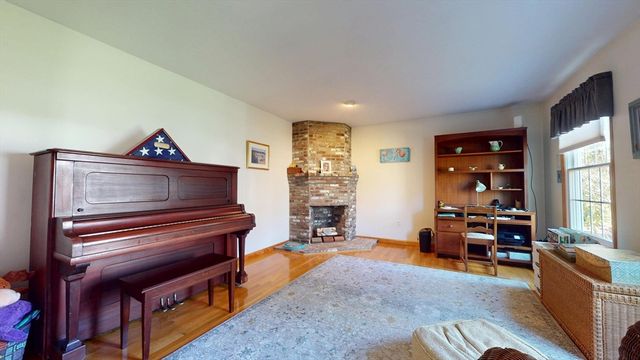 12 Gordon Ln, Yarmouth, MA 02675