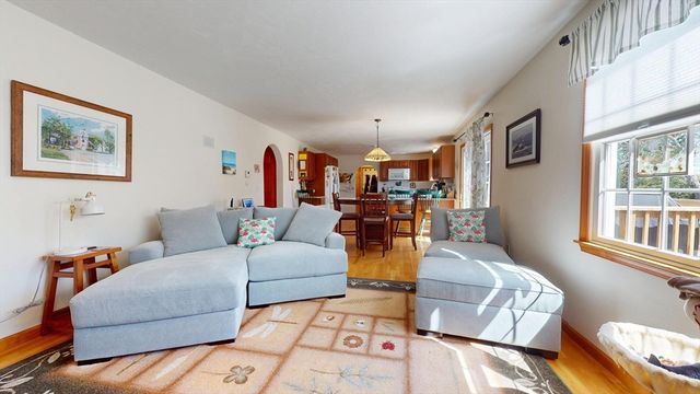 12 Gordon Ln, Yarmouth, MA 02675