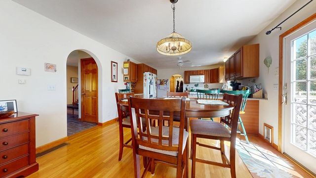 12 Gordon Ln, Yarmouth, MA 02675