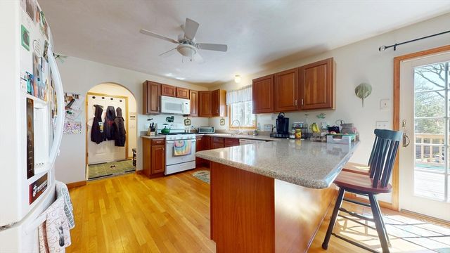 12 Gordon Ln, Yarmouth, MA 02675