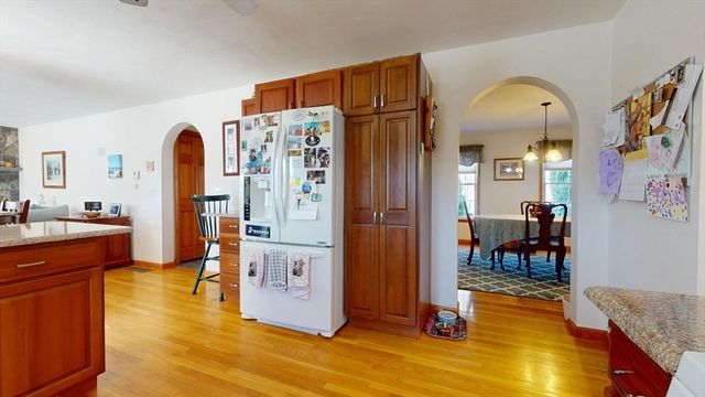 12 Gordon Ln, Yarmouth, MA 02675