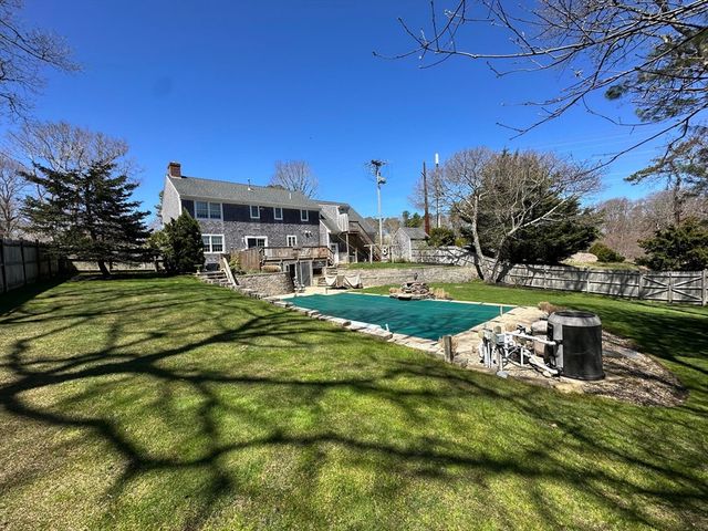 12 Gordon Ln, Yarmouth, MA 02675