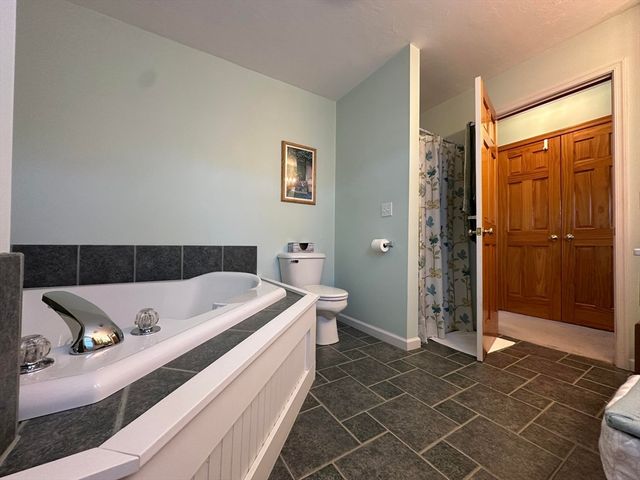 12 Gordon Ln, Yarmouth, MA 02675