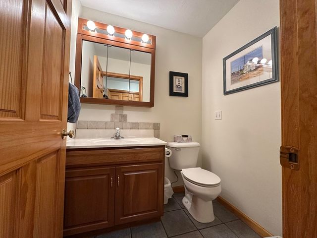 12 Gordon Ln, Yarmouth, MA 02675