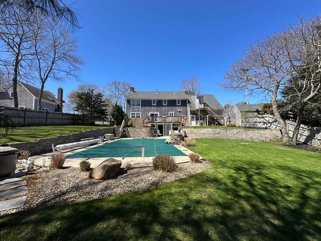12 Gordon Ln, Yarmouth, MA 02675