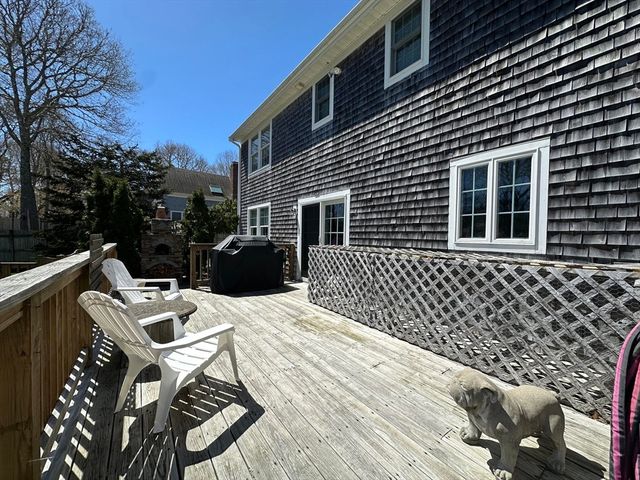 12 Gordon Ln, Yarmouth, MA 02675