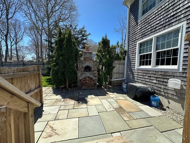 12 Gordon Ln, Yarmouth, MA 02675