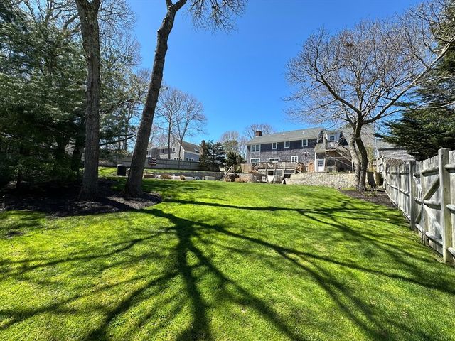 12 Gordon Ln, Yarmouth, MA 02675