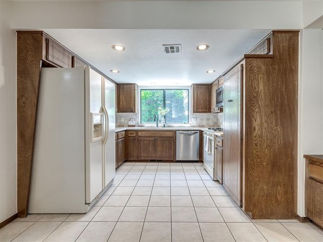 2121 Stepping Stone Trail, Edmond, OK 73013