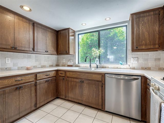 2121 Stepping Stone Trail, Edmond, OK 73013