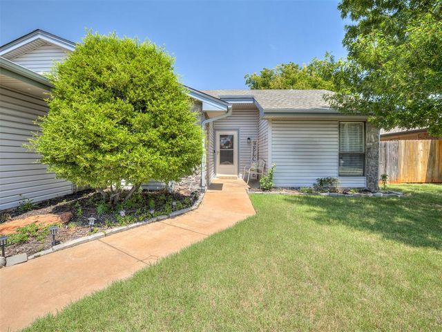 2121 Stepping Stone Trail, Edmond, OK 73013