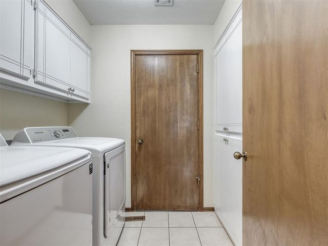 2121 Stepping Stone Trail, Edmond, OK 73013