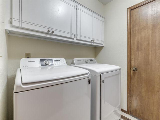 2121 Stepping Stone Trail, Edmond, OK 73013