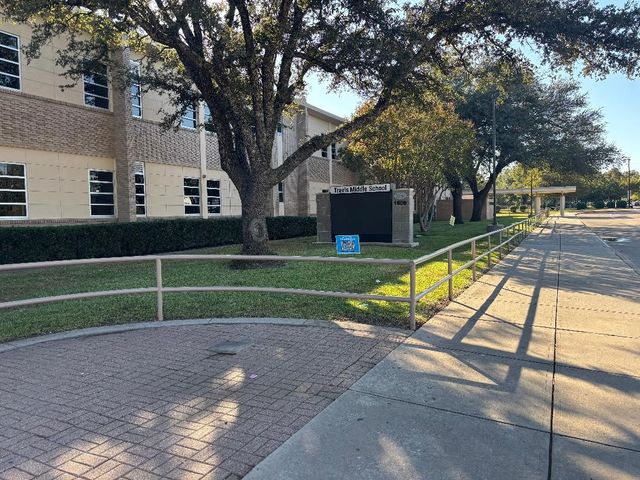 1522 Addington Street, Irving, TX 75062