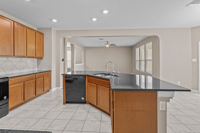 111 KYLE CV, Universal City, TX 78148