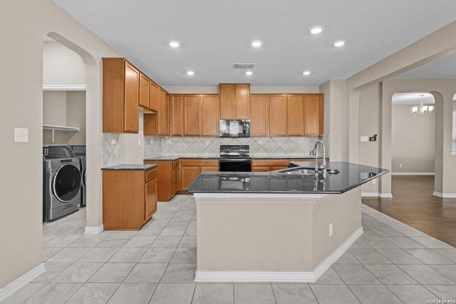 111 KYLE CV, Universal City, TX 78148