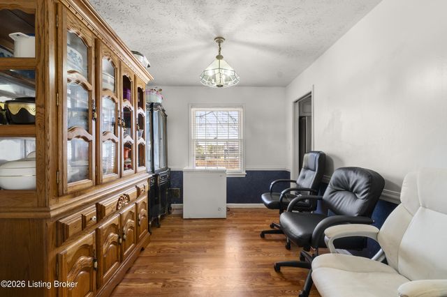 5010 Volney Ct, Louisville, KY 40291